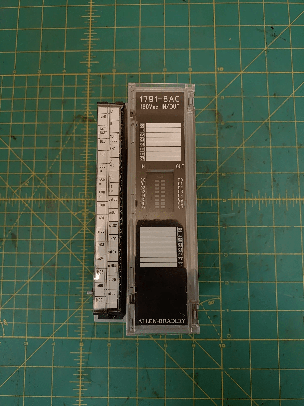 Allen-Bradley 1791-8AC AC Block I/O Module 8 Input/Output Made in USA 1 Allen-Bradley 1791-8AC AC Block I/O Module 8 Input/Output Made in USA