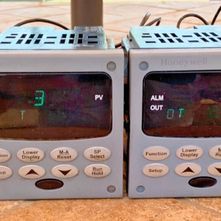 (4) Honeywell DC2500-EE-0A00-200-00000-E0-0, UDC2500 Controller Opens in a new window or tab