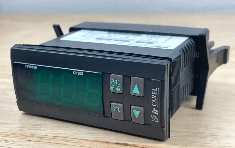 Carel IR32Z00000 Temperature Controller