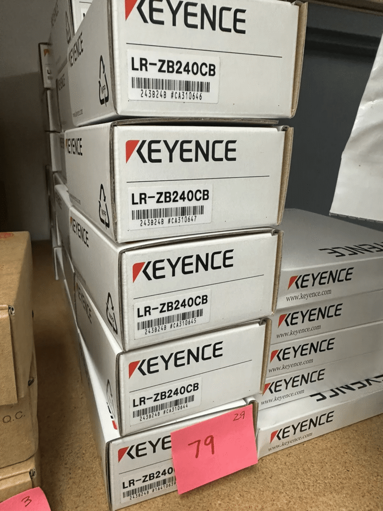 NEW Keyence LR-ZB240CB Laser Sensor 2 LR ZB240CB 0