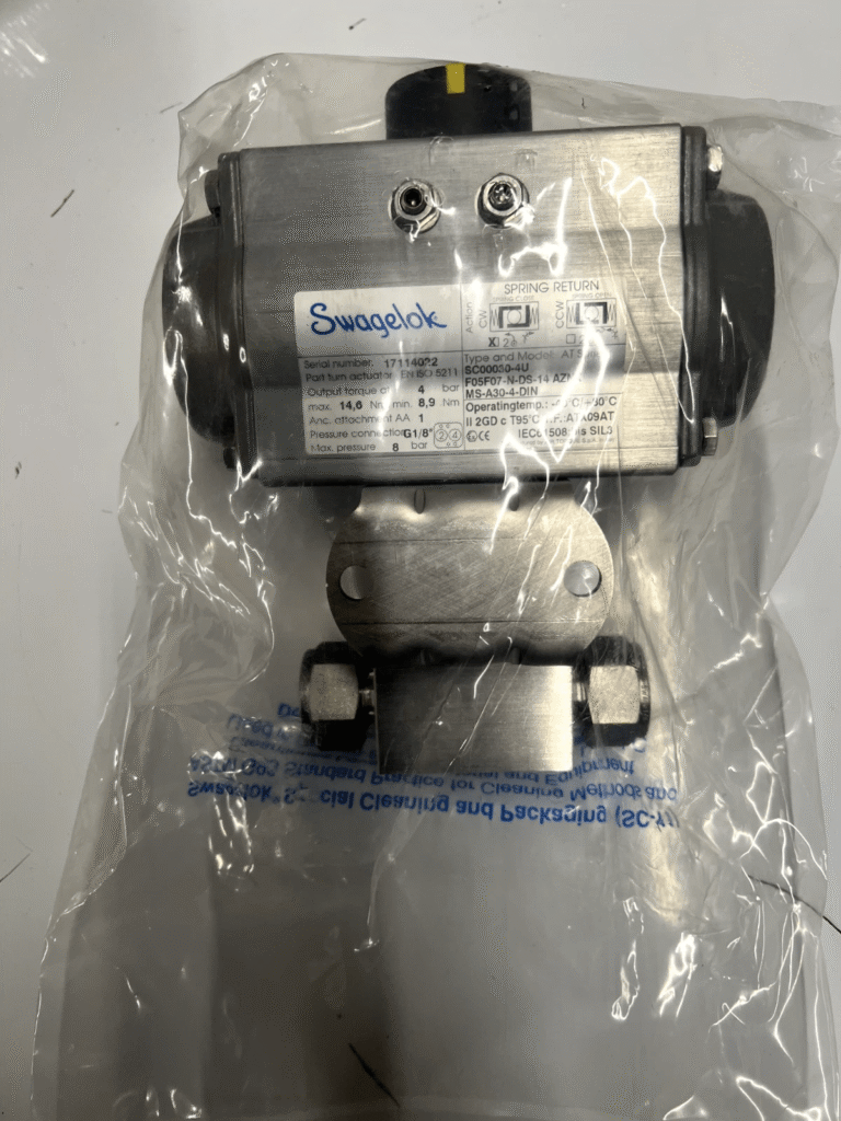 NEW - Swagelok Actuator w/ SS Valve SC00030-4U F05F07-N-DS-14 AZNX MIS-A30-4-DIN 2 SC00030 4U 0