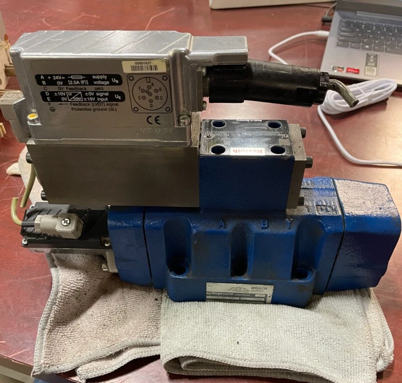 Bosch Rexroth - Hydraulic Valve - #0811404601 2 811404601.0 0