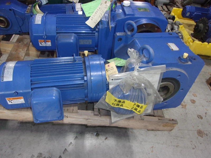 SUMITOMO BUDDY BOX 3ph GEAR MOTOR 5hp 1720rpm 74:1 F-112M LHYM5-C4145-Y3-B-74 2 LHYM5 C4145 Y3 B 74 0