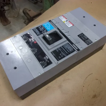 SIEMENS MXD63B800 3 Pole Phase 800A 600V Main Electrical Panel Circuit Breaker