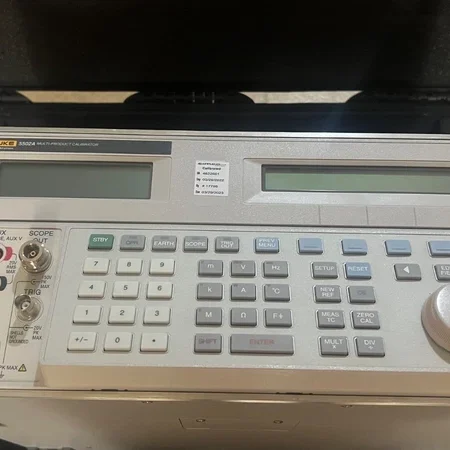 Fluke 5502A Multi-Function Calibrator. similar to 5520A, tested good Apr 2025.