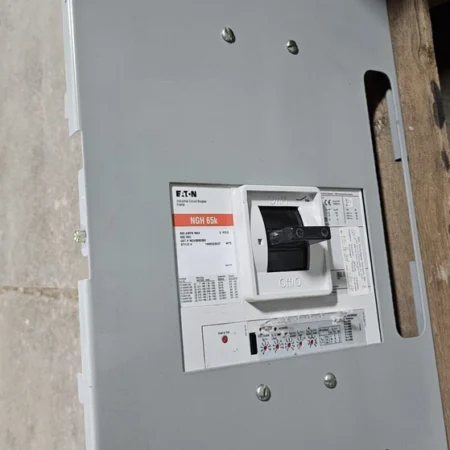 Eaton Industrial Circuit Breaker w/ Front Frame and Side Pieces #NGH308036E