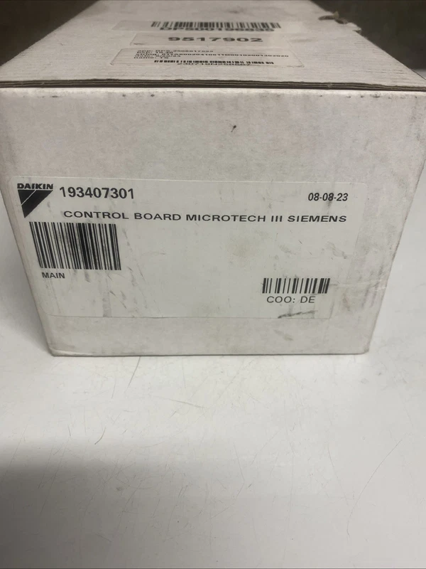 Daikin 193407301 Microtech lll Siemens Unit Controller With HMI. POL687.70/MCQ 2 POL68770 0