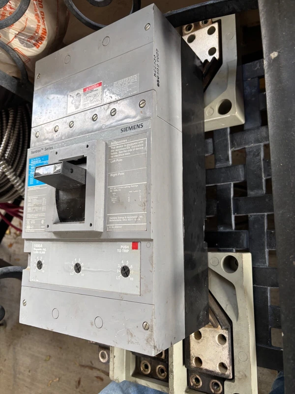 SIEMENS PXD63B160 1600 A 600 V 3P CIRCUIT BREAKER RECONDITIONED 2 PXD63B160 0