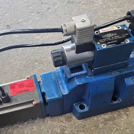 Bosch Rexroth Hydraulic Valve Assembly with Components Listed #R900709322