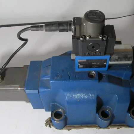REXROTH R900945479 DIRECTIONAL CONTROL VALVE 4WRDE 32 V600L-52/6L24K9/WG152MR