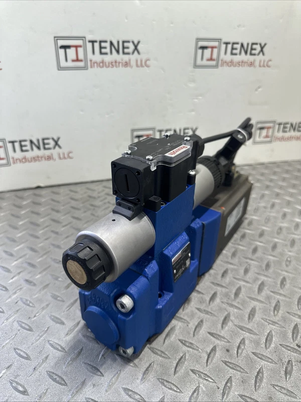 Rexroth Valve R900954260 4WRTE 10 V50l-46/6EG24ETK31/A1M E-8 2 R900954260 0