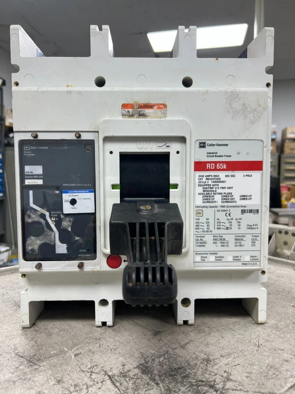 👀CUTLER HAMMER 2000A CIRCUIT BREAKER 3P 600V RD320T33W W/ 2000A DIGITRIP PLUG 2 RD320T33W 0