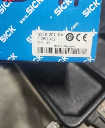 1 PCT S32B-2011BA SICK 1050932 Laser S32B-2011BA OpenBox