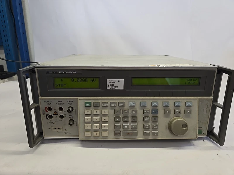 Fluke 5500A Multifunction Calibrator With SC-300 Installed 2 SC 300 0