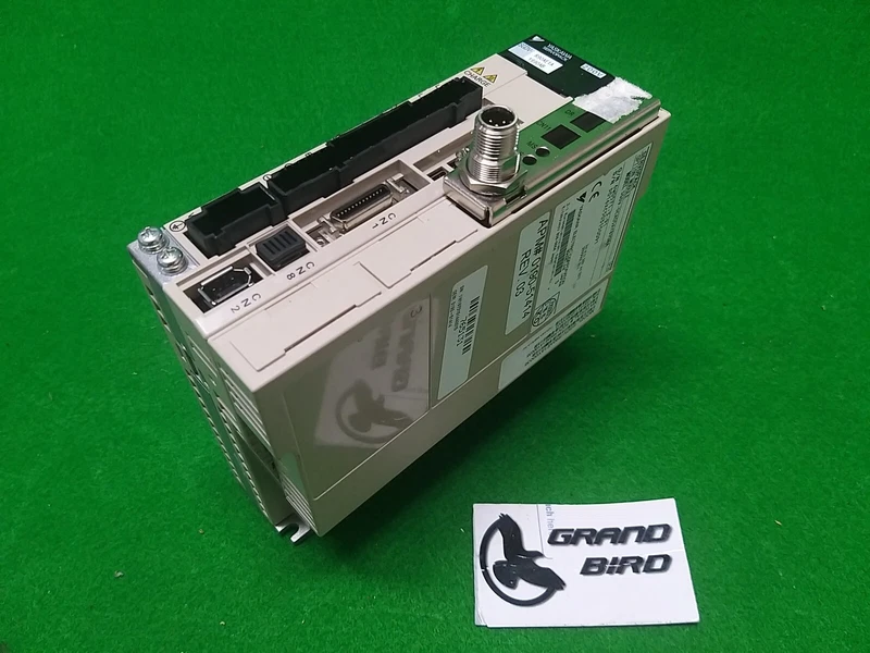 AMAT 0190-51414 AC SERVO DRIVER SGDV-OCA05AY890AA, USED 2 SGDV OCA05AY890AA 0