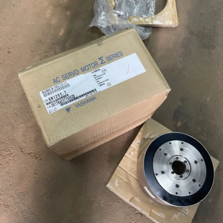 Yaskawa SGMCS-10C3C11 Servo Motor SGMCS10C3C11 New