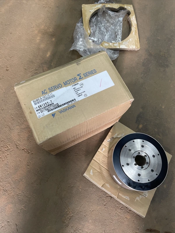 Yaskawa SGMCS-10C3C11 Servo Motor SGMCS10C3C11 New 2 SGMCS 10C3C11 0