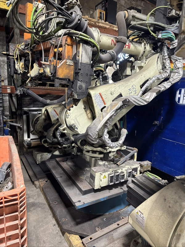 1 Nachi Robot w/Cables/Controller/Teach Pendant SRA240-01. (Read Description) 2 SRA240 01 0