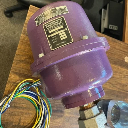 Honeywell C7961F1004 Self-Checking UV Flame Detector