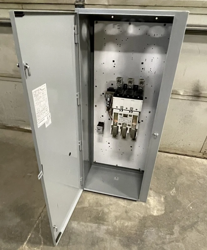 SIEMENS LIGHTING CONTACTOR 300amp 600volt Catalog Number CLM1G03 N1 Enclosure 2 600volt 0