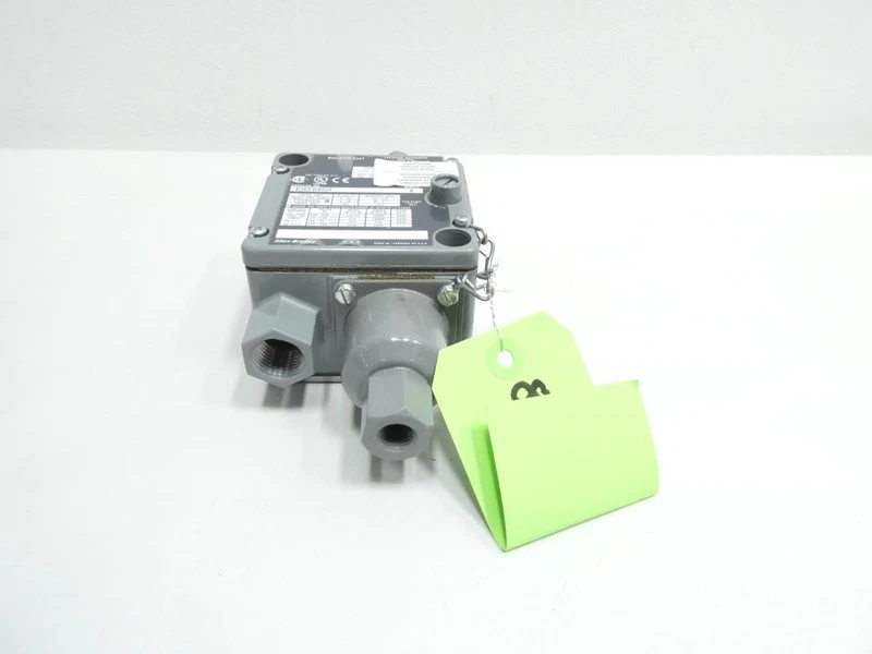 Allen Bradley 836T-D452J Pressure Switch 5-40psi 120-600v-ac 115-600v-dc 2 836T D452J 0