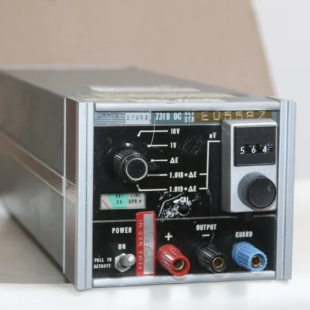 Fluke 731B DC Voltage reference Standard - power on - uncalibrated