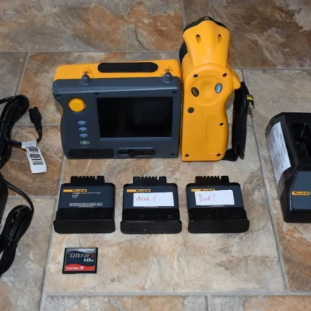 Fluke Ti40FT Infrared Camera 20mm Lens -20C to 350C w/ Accessories + Hard Case