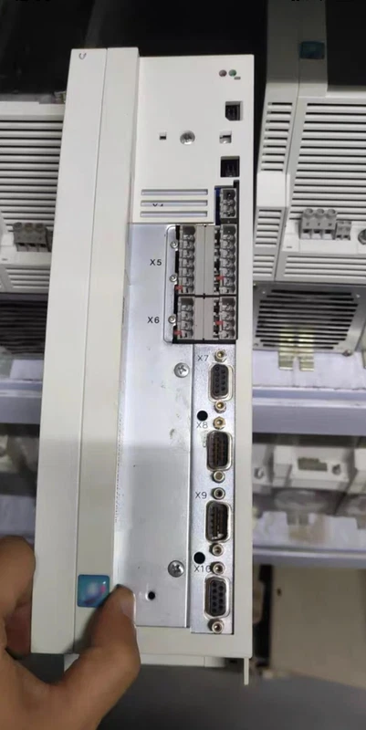 Lenze Inverter EVS9323-EK 2 Lenze Inverter EVS9323-EK - Image 2