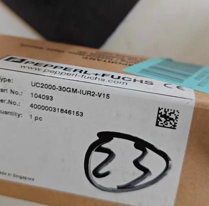 Pepperl+Fuchs UC2000-30GM-IUR2-V15 Ultrasonic Sensor