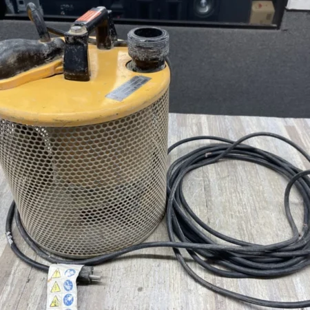 SITE DRAINER PIT BOSS 102V 1HP SUBMERSIBLE DEWATERING PUMP / SUMP PUMP used