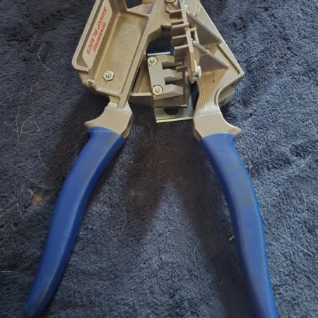 Legrand Pass and Seymour Professional Electrical Outlet Installation Jaws Tool