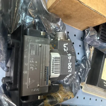 USED REXROTH 4WS2EM1-4510B2ET315Z8BM SERVO VALVE 4WS2EM14510B2ET315Z8BM