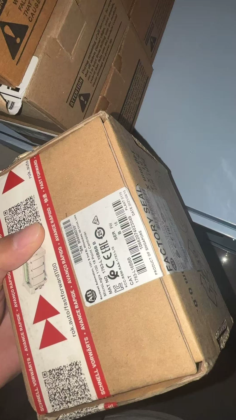 ALLEN BRADLEY 1763-L16BBB 16 Point Controller