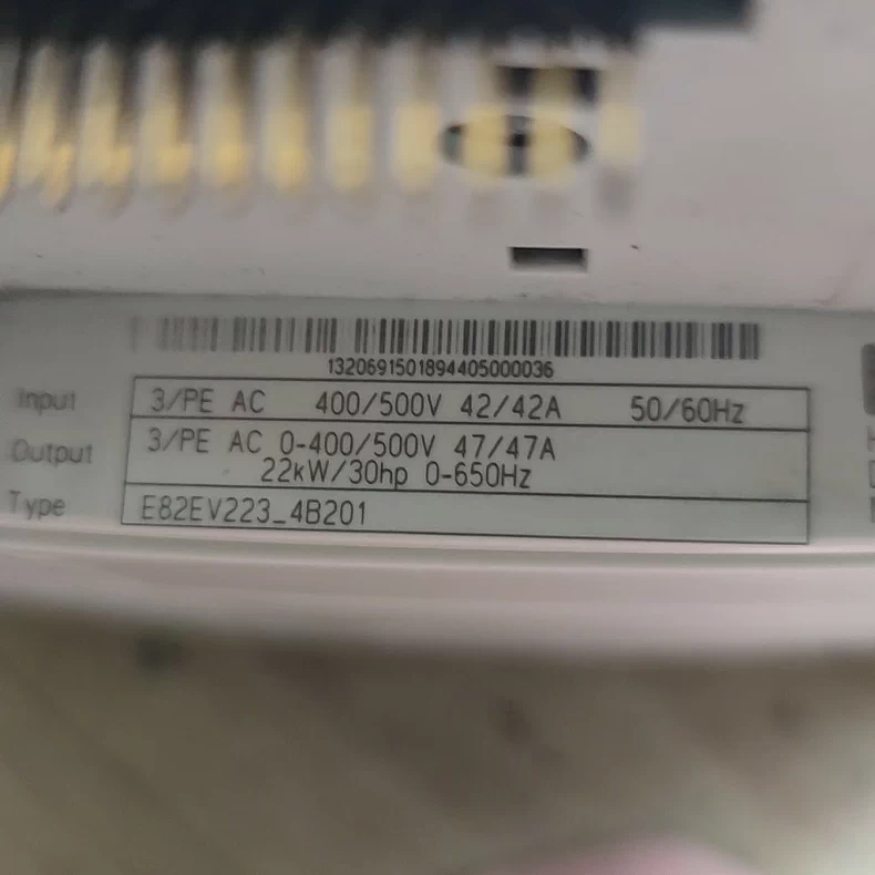 LENZE E82EV223-4B201 SERVO INVERTER