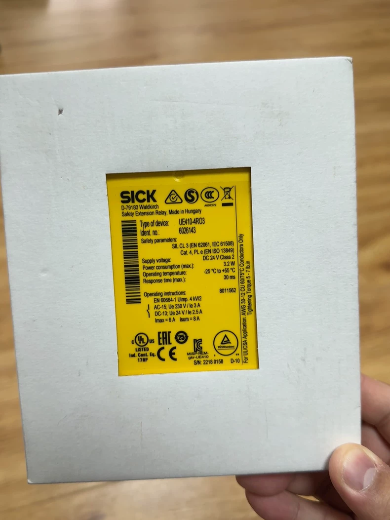 SICK UE410-4RO3 safety relay