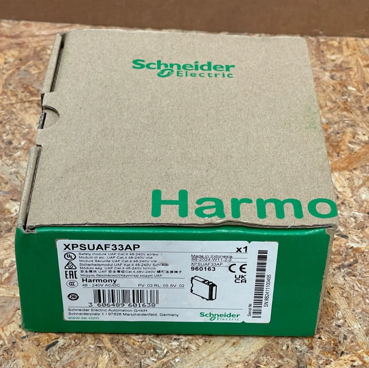 Schneider Electric  XPSUAF33AP  Universal Safety Relay Module