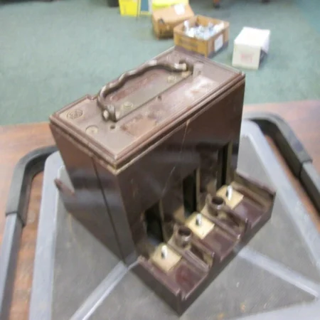 Frank Adams Pullswitch Fuse 100a 250v Class R Fuse 3 Pole Vertical Fuse Used