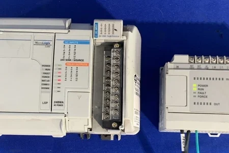 Micrologix 1000 1761-L16AWA & Micrologix 1500 1764-24BWA