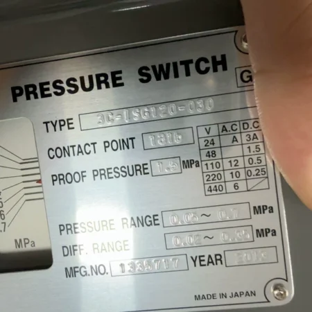 SMC Pressure Switch 3C-ISG121-030 - Durable Industrial Use