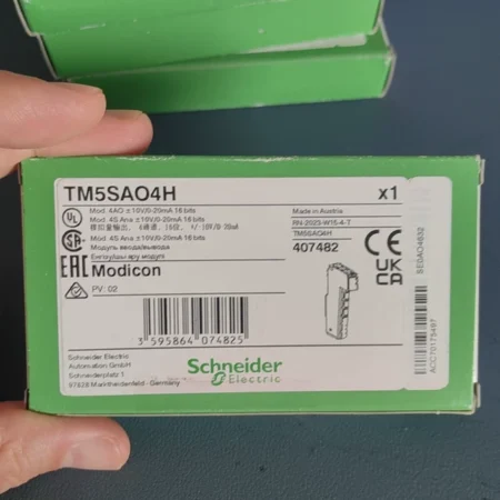 Schneider TM5SAO4H Analog Output Module for Precision Control