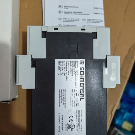 Emergency Stop Control with Schmersal SE-100C Relay