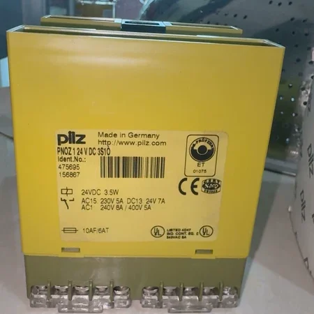 Machine Guarding with Pilz 475695 PNOZ124VDC 3S10